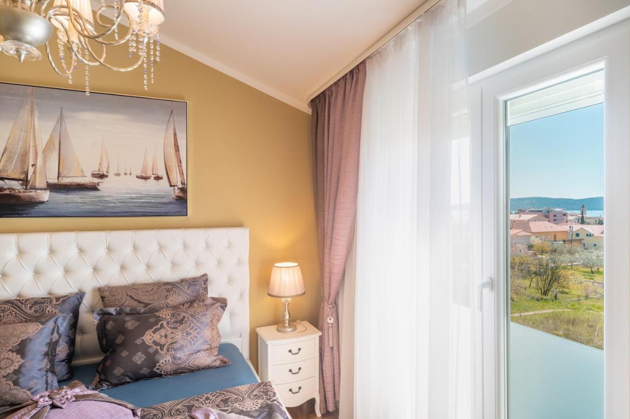 Apartment Tikvarin, Kastel Kambelovac Kaštela エクステリア 写真