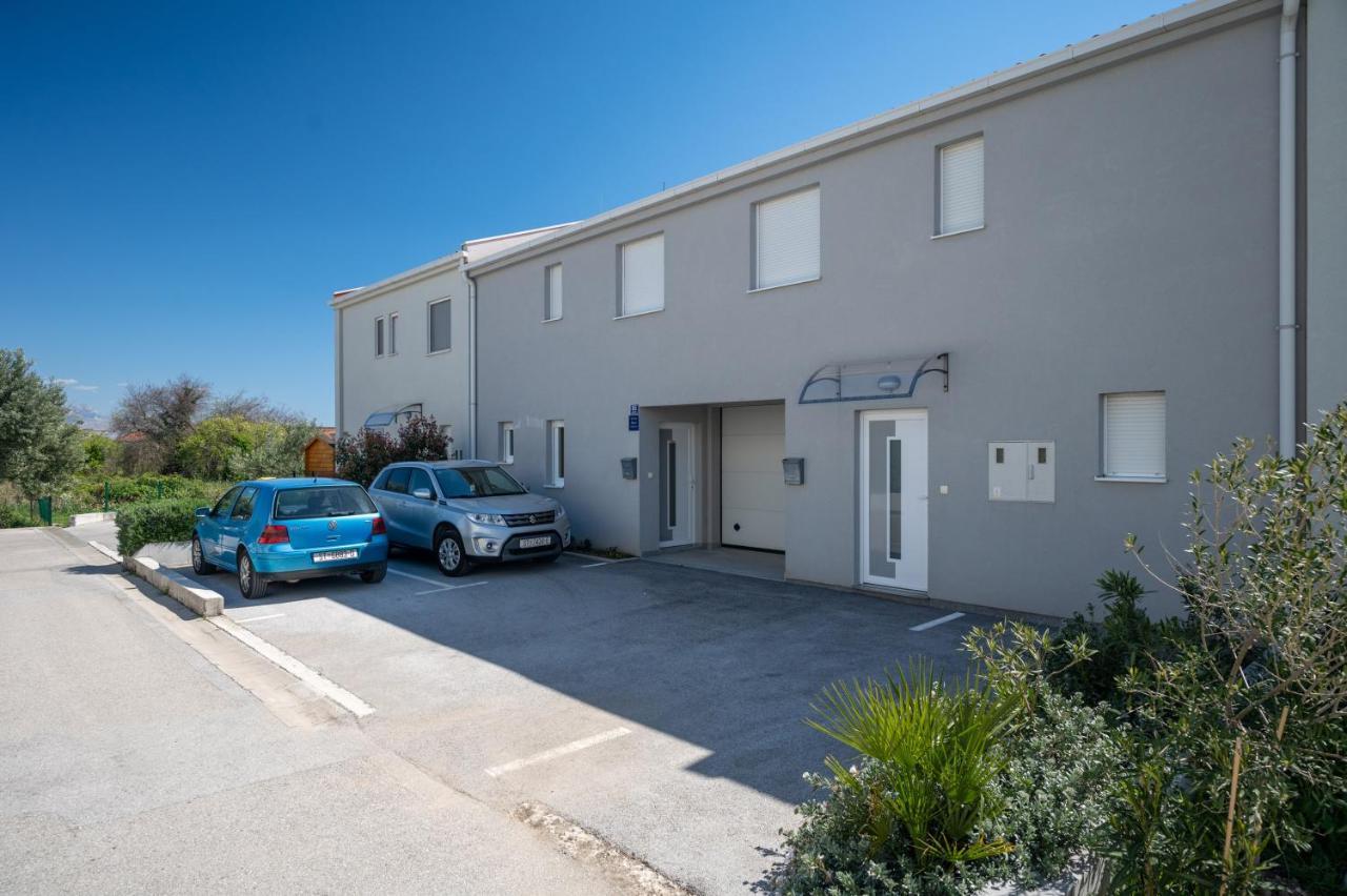 Apartment Tikvarin, Kastel Kambelovac Kaštela エクステリア 写真