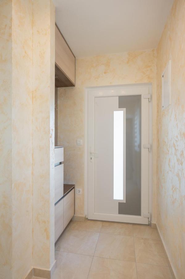 Apartment Tikvarin, Kastel Kambelovac Kaštela エクステリア 写真