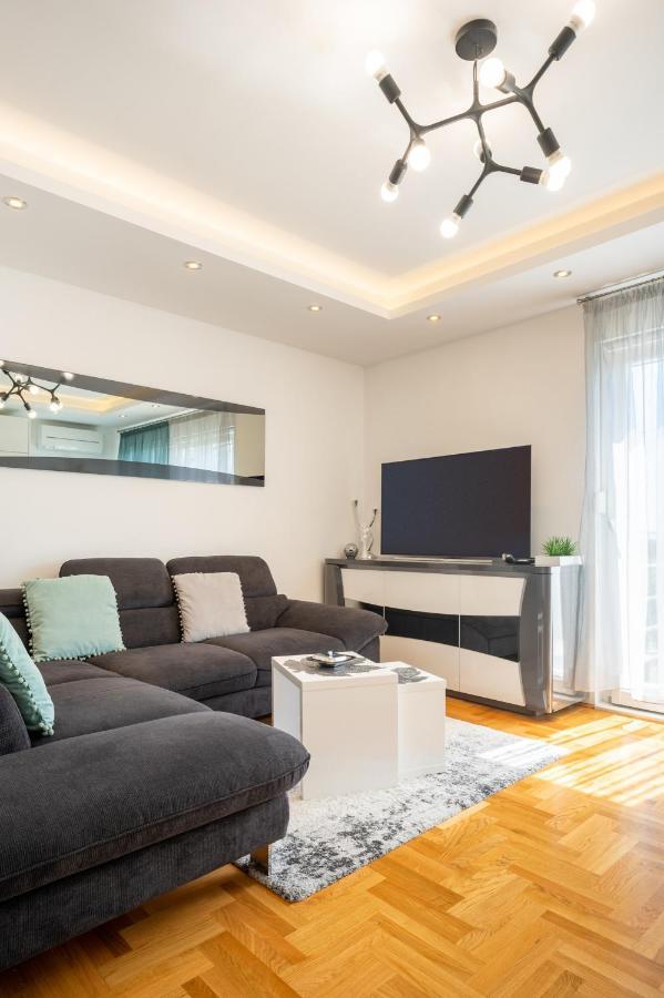 Apartment Tikvarin, Kastel Kambelovac Kaštela エクステリア 写真