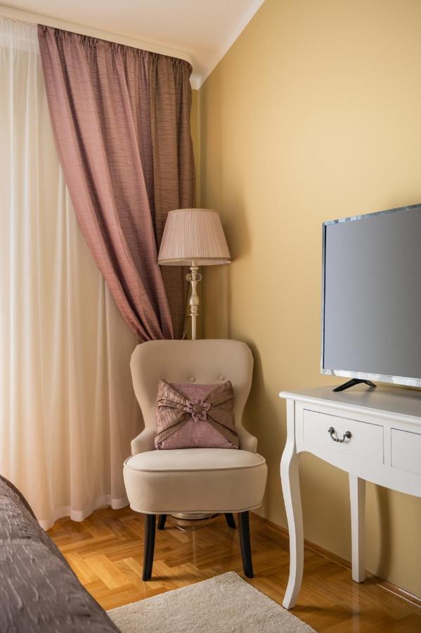 Apartment Tikvarin, Kastel Kambelovac Kaštela エクステリア 写真