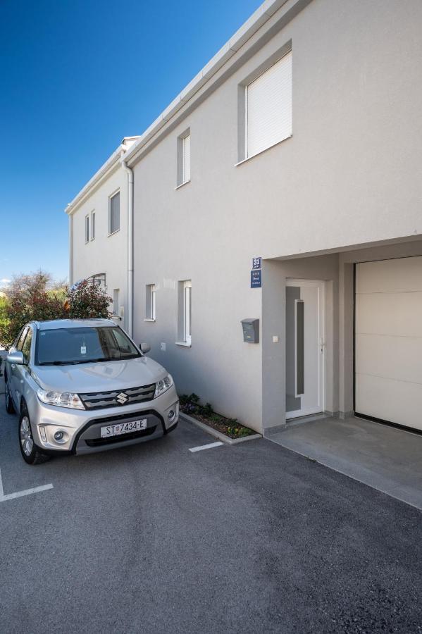 Apartment Tikvarin, Kastel Kambelovac Kaštela エクステリア 写真