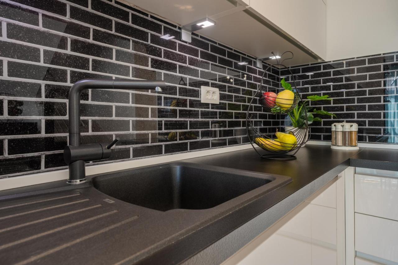 Apartment Tikvarin, Kastel Kambelovac Kaštela エクステリア 写真