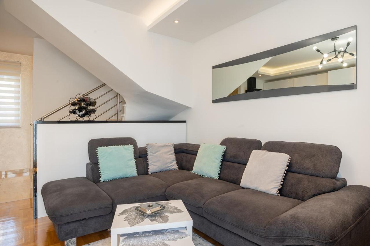 Apartment Tikvarin, Kastel Kambelovac Kaštela エクステリア 写真