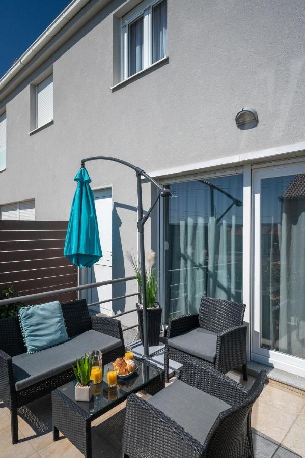 Apartment Tikvarin, Kastel Kambelovac Kaštela エクステリア 写真