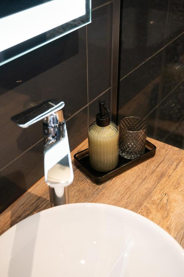 Apartment Tikvarin, Kastel Kambelovac Kaštela エクステリア 写真