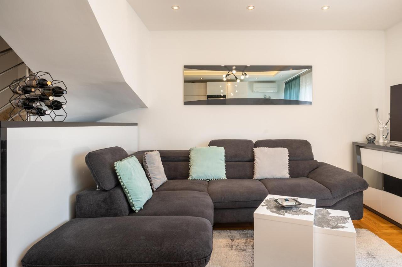 Apartment Tikvarin, Kastel Kambelovac Kaštela エクステリア 写真