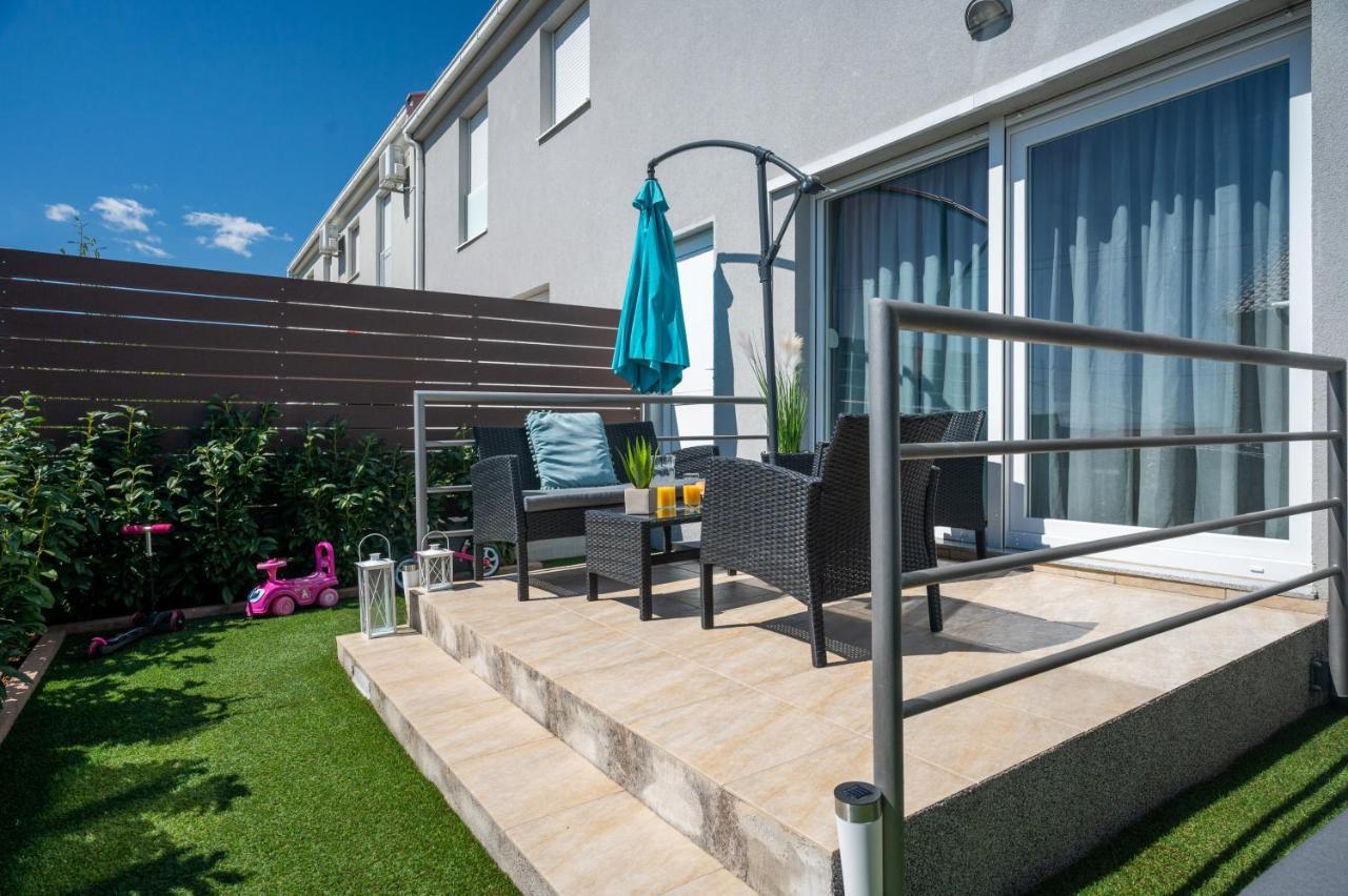 Apartment Tikvarin, Kastel Kambelovac Kaštela エクステリア 写真